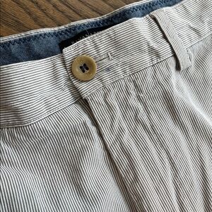 Banana Republic Aiden corded tan white stripe Flat Front Shorts size 33